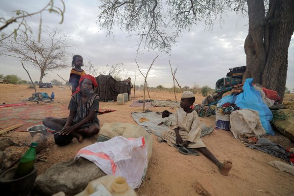 Πόλεμος στο Σουδάν: Αργεί να εφαρμοστεί η συμφωνία για τους αμάχους - Αεροπορικές επιδρομές, οδομαχίες και εκρήξεις στο Χαρτούμ