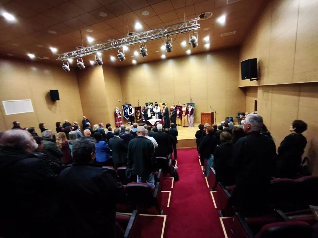 Παρουσία παρευρισκόμενων στα αποκαλυπτήρια του μνημείου