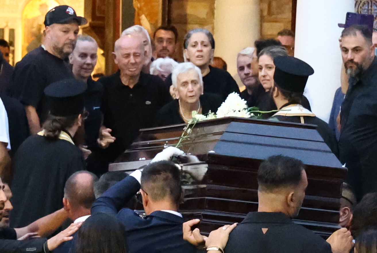 Στιγμές από τη λαϊκή αγρυπνία για τον Γιώργο Μαζωνάκη