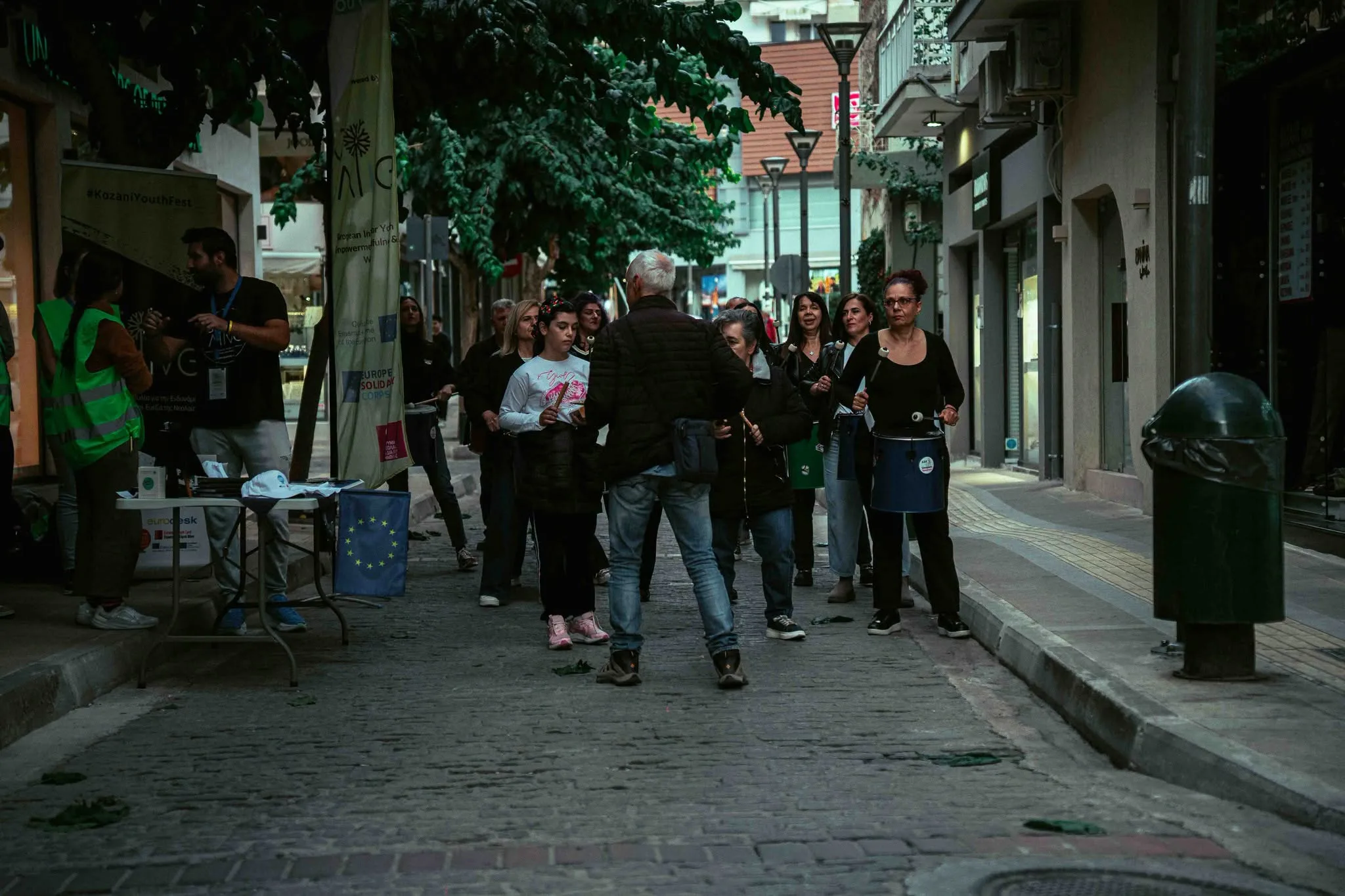 Κοζάνη: Η Μακεδονομάχων πεζοδρομήθηκε με μουσική και υποδοχή πρωτοετών