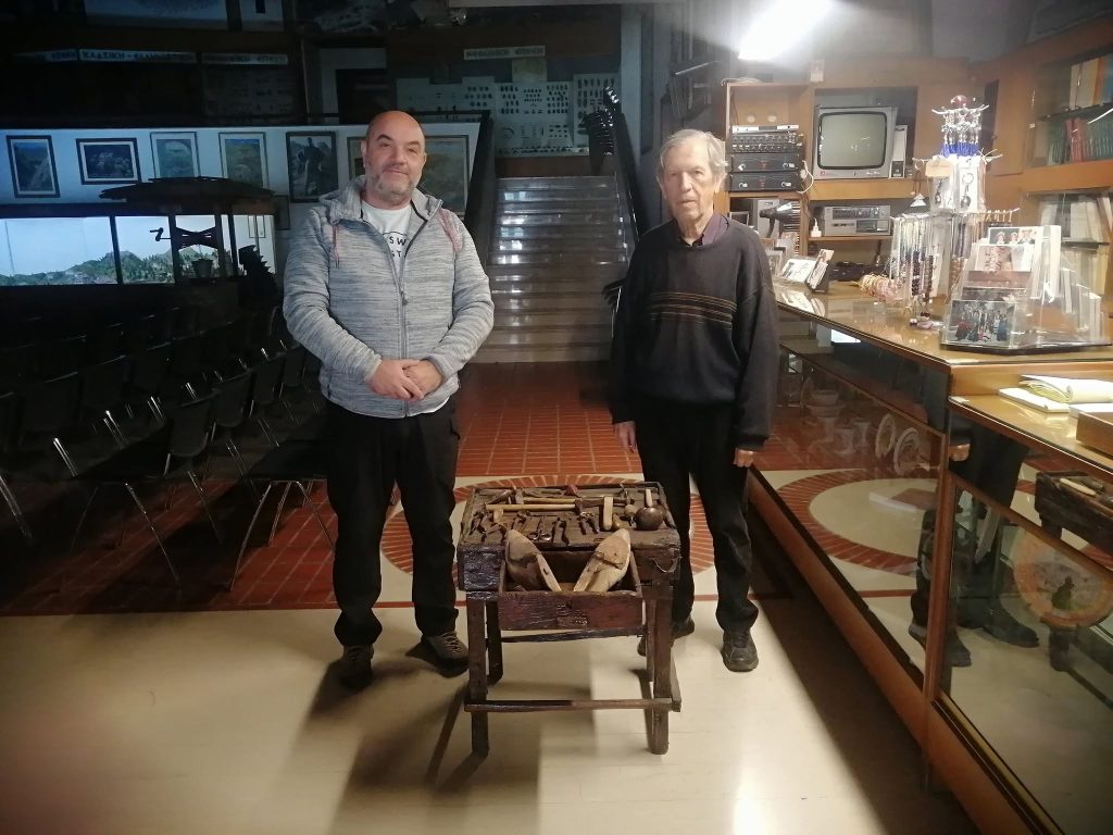 Κοζάνη: Δωρεά της συλλογής του υποδηματοποιού Ιωάννη Δοδούρα στο Λαογραφικό Μουσείο