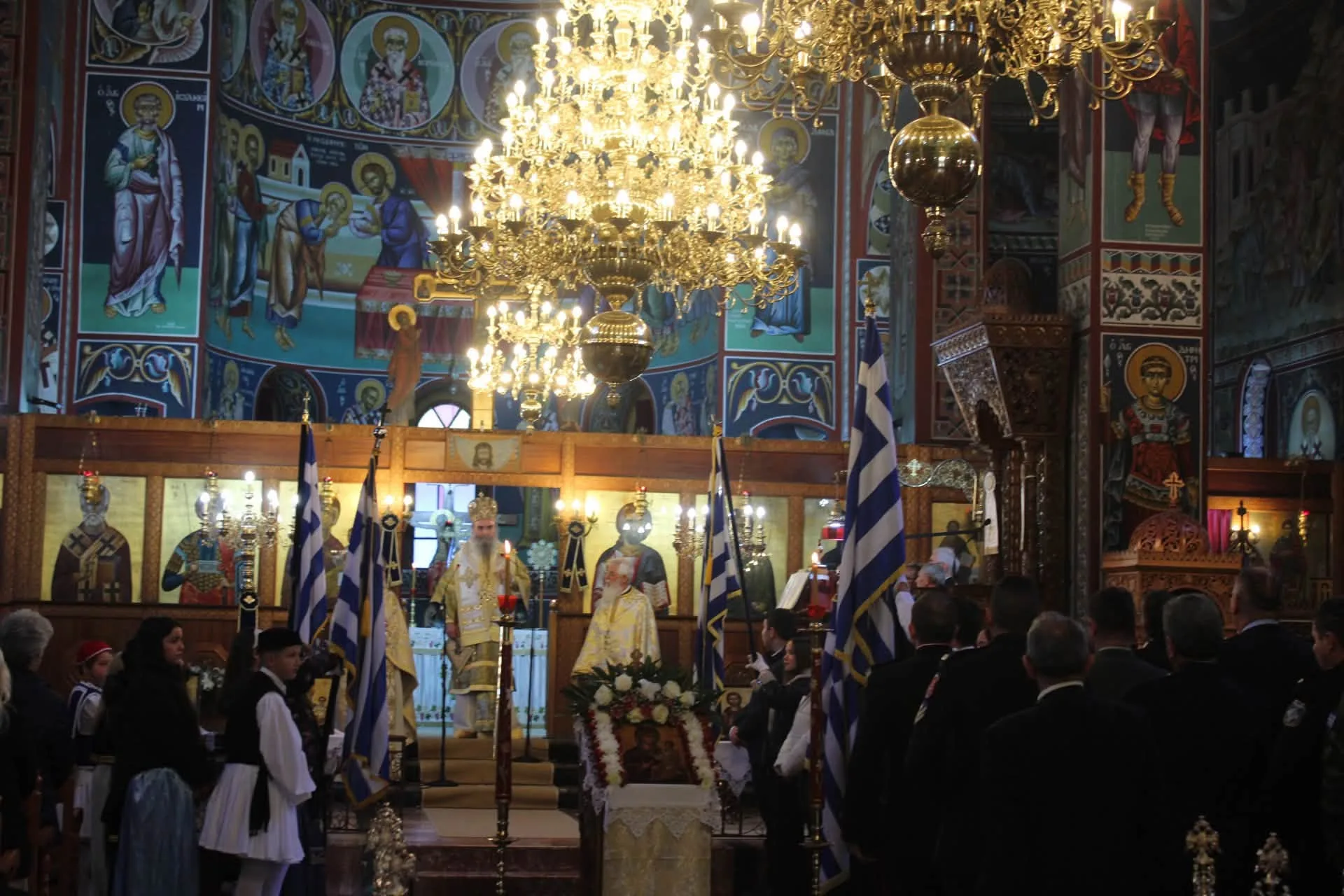 Σέρβια: Ματαιώθηκε λόγω βροχής η παρέλαση για την 28η Οκτωβρίου – Έγινε η κατάθεση στεφάνων