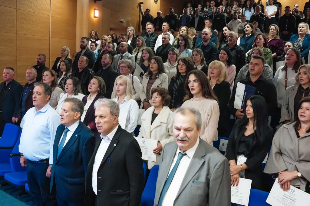 Κοζάνη: Αμανατίδης στην ορκωμοσία για την ελληνική ιθαγένεια – Συνάντηση με Δημήτρη Κάρναβο 2 Κοζάνη: Αμανατίδης στην ορκωμοσία για την ελληνική ιθαγένεια – Συνάντηση με Δημήτρη Κάρναβο
