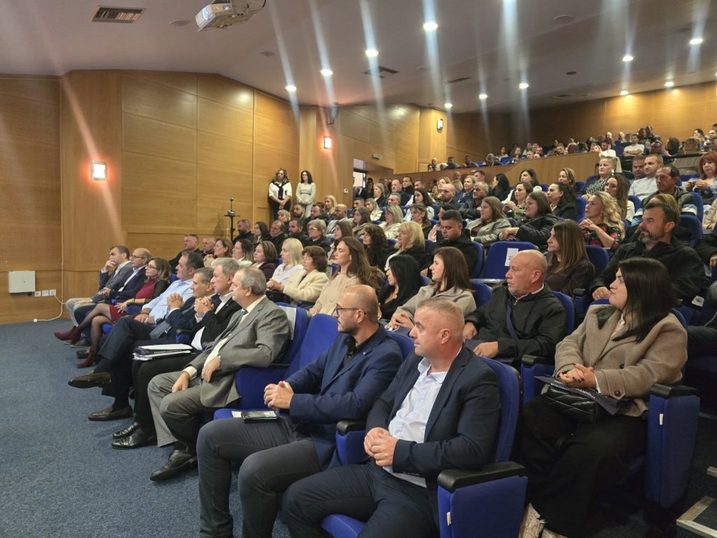 Κοζάνη: Αμανατίδης στην ορκωμοσία για την ελληνική ιθαγένεια – Συνάντηση με Δημήτρη Κάρναβο 5 Κοζάνη: Αμανατίδης στην ορκωμοσία για την ελληνική ιθαγένεια – Συνάντηση με Δημήτρη Κάρναβο