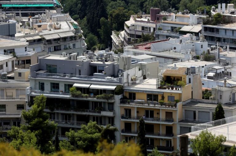 Στεγαστικό: Φθηνά δάνεια, μειωμένος ΦΠΑ για κοινωνικές κατοικίες και νέα Golden Visa