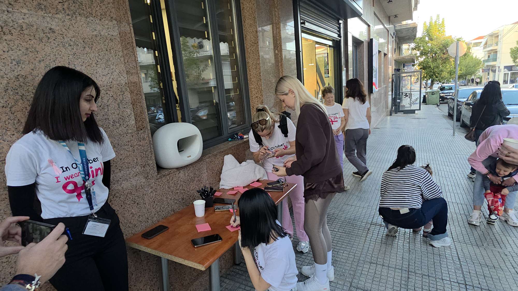 Κοζάνη: Ροζ μηνύματα στο Διαγνωστικό Κέντρο «Ιπποκράτης» για τον καρκίνο του μαστού