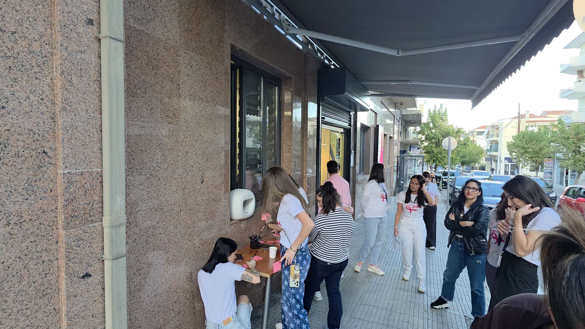 Κοζάνη: Ροζ μηνύματα στο Διαγνωστικό Κέντρο «Ιπποκράτης» για τον καρκίνο του μαστού
