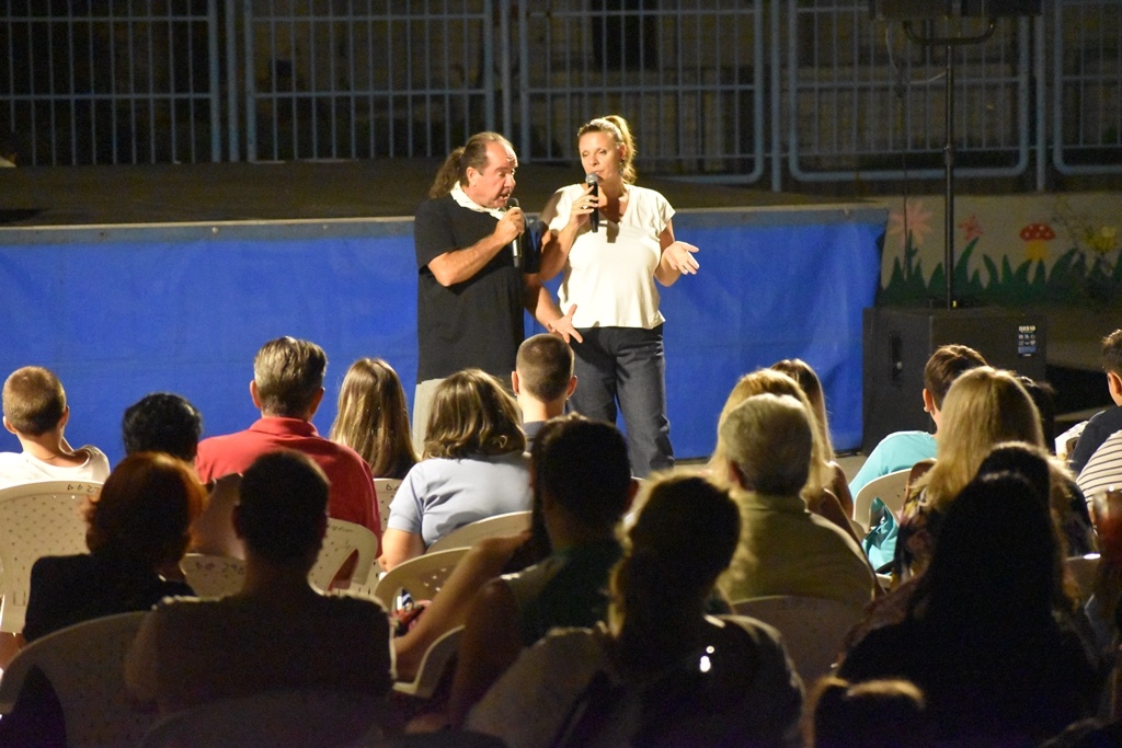 Φλώρινα: Με το «Γέλιο Service – Summer Edition» ολοκληρώθηκε το Πολιτιστικό Καλοκαίρι 2026 7 Στιγμιότυπο από την τελευταία εκδήλωση του Πολιτιστικού Καλοκαιριού 2026