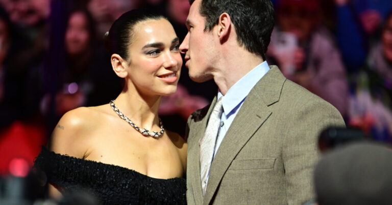 Dua Lipa: Μιλά πρώτη φορά για τον γάμο της με τον Callum Turner – «Ήταν μαγικός»