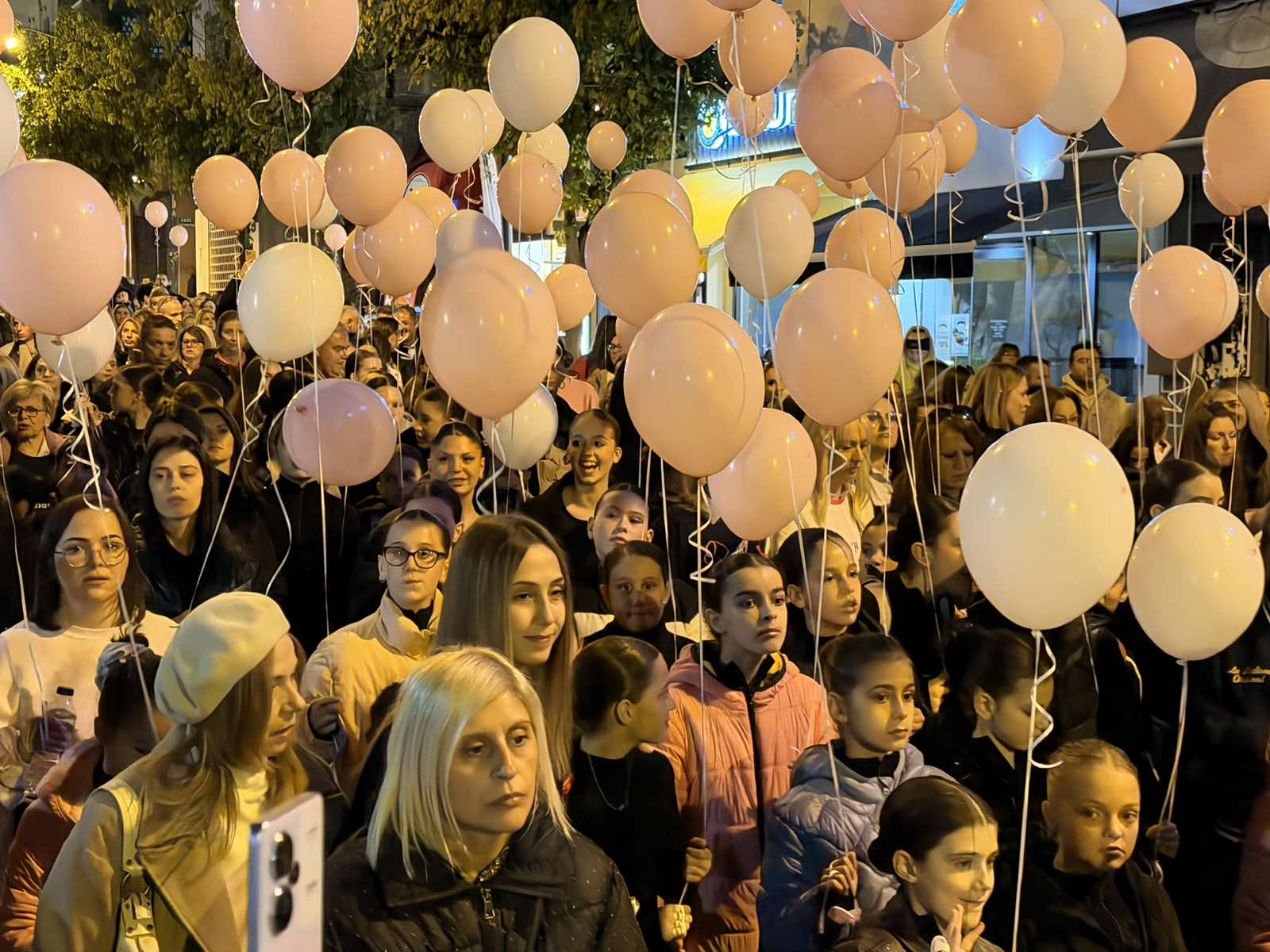 Κοζάνη: Πραγματοποιήθηκε ο 11ος Περίπατος για τον Καρκίνο του Μαστού 34 Στιγμιότυπο από τον περίπατο