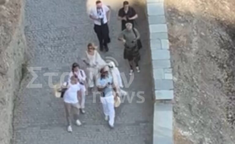 Η Madonna στα Μετέωρα: «Ιδιωτική επίσκεψη» στη Μονή Βαρλαάμ – Προσγειώθηκε με ελικόπτερο δίπλα στο μοναστήρι