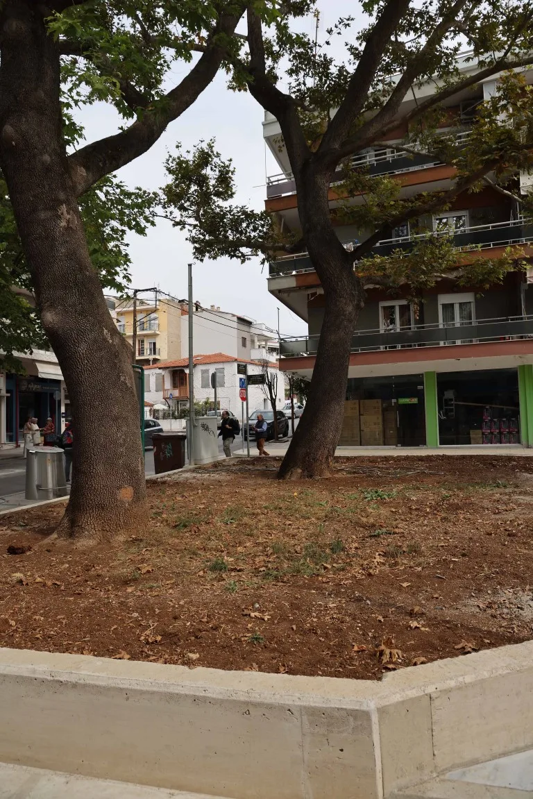Παρέμβαση στον χώρο της πλατείας