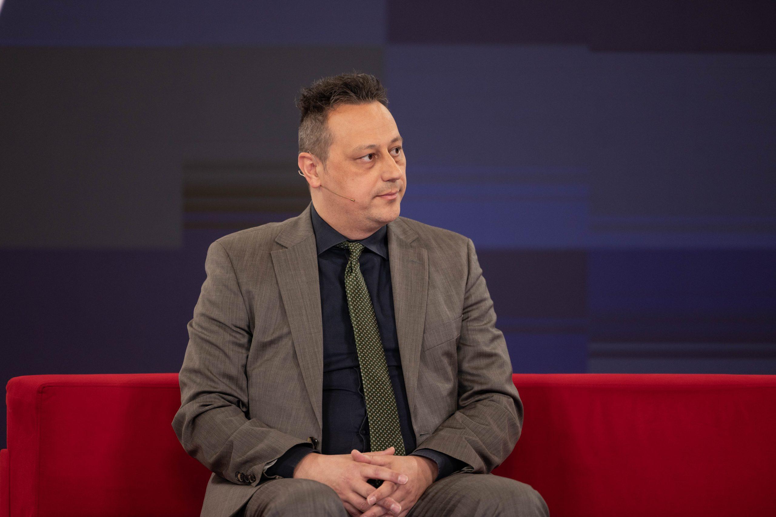 OT FORUM: Oι επενδυτικές ευκαιρίες της ελληνικής αγοράς - Τι σχεδιάζουν HELLENiQ ENERGY και IDEAL HOLDINGS 1 OT FORUM: Oι επενδυτικές ευκαιρίες της ελληνικής αγοράς - Τι σχεδιάζουν HELLENiQ ENERGY και IDEAL HOLDINGS