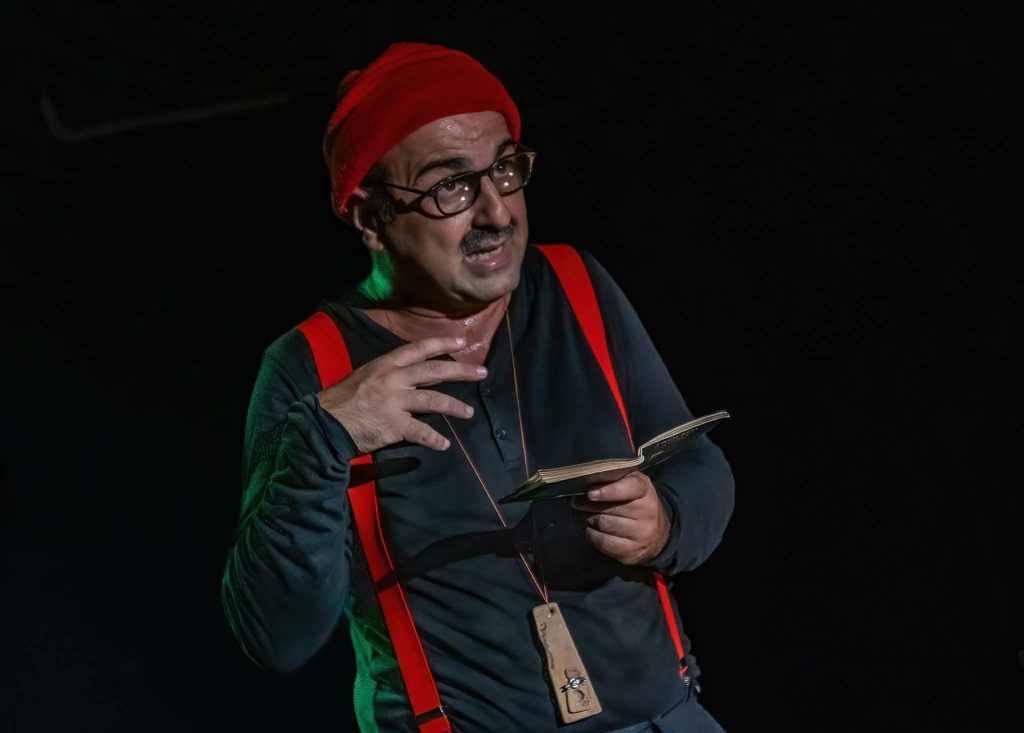 Φωτογραφία από την παράσταση «Το Ημερολόγιο ενός Τρελού»