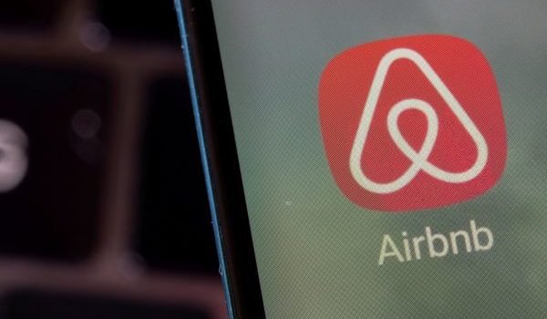 Αντιδράσεις για τους περιορισμούς στα Airbnb