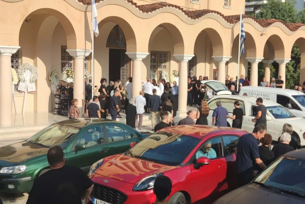 Παρευρισκόμενοι στην κηδεία του Μανούσου Φαρμάκη
