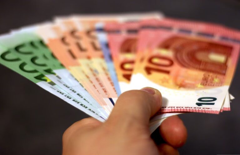 Ανεργία: Άνοιξαν οι αιτήσεις για το νέο επίδομα των 300 ευρώ της ΔΥΠΑ – Οι δικαιούχοι