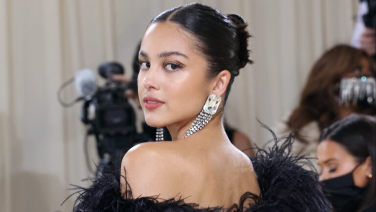 Olivia Rodrigo: Δώρισε 5.000 δολάρια σε φοιτήτρια για να ολοκληρώσει τις σπουδές της στο Πανεπιστήμιο