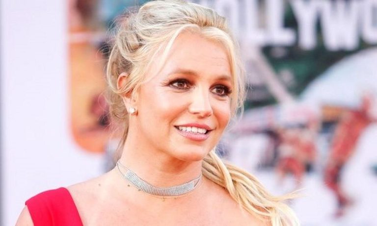Η Britney Spears λέει ότι παραμορφώθηκε από Botox και προειδοποιεί τις γυναίκες να προσέχουν τα μάτια τους