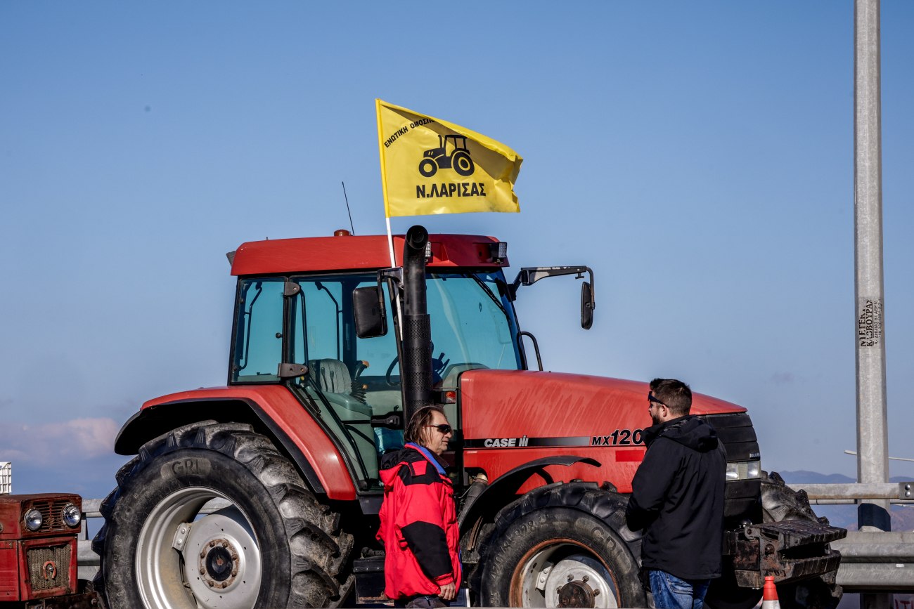 Αγροτικές κινητοποιήσεις: Η «σκόνη» από τα διασπαστικά «μπλόκα του διαλόγου» πεισμώνει τους αγρότες 1 Αγροτικές κινητοποιήσεις: Η «σκόνη» από τα διασπαστικά «μπλόκα του διαλόγου» πεισμώνει τους αγρότες