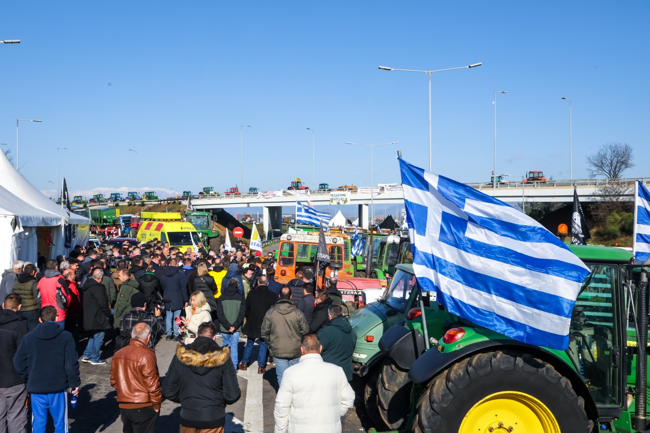 Αγρότες: Οι αποφάσεις κλιμάκωσης του μπλόκου της Νίκαιας - Συνεχίζει την προσπάθεια διάσπασης το Μαξίμου 1 Αγρότες: Οι αποφάσεις κλιμάκωσης του μπλόκου της Νίκαιας - Συνεχίζει την προσπάθεια διάσπασης το Μαξίμου