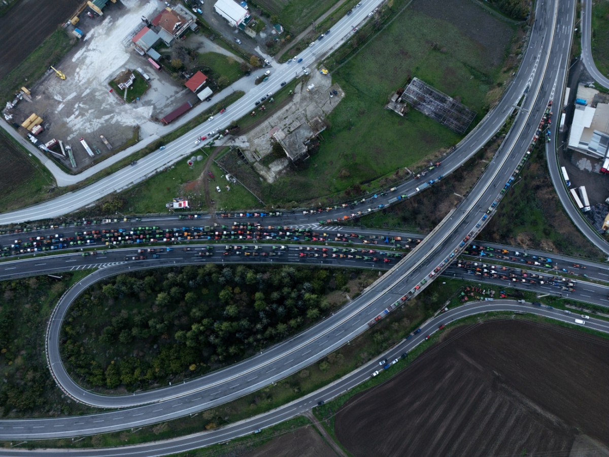 Αγρότες: Συνεχίζουν αλύγιστοι παρά την καταστολή - Συγκέντρωση αλληλεγγύης στους συλληφθέντες, νέα συνέλευση 1 Αγρότες: Συνεχίζουν αλύγιστοι παρά την καταστολή - Συγκέντρωση αλληλεγγύης στους συλληφθέντες, νέα συνέλευση