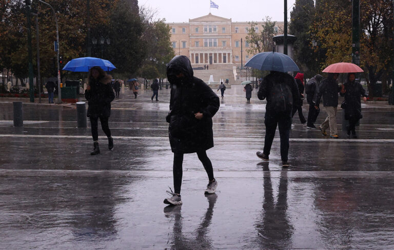 Αλλάζει ο καιρός από Κυριακή: Βροχές και καταιγίδες από Δευτέρα στην Ελλάδα