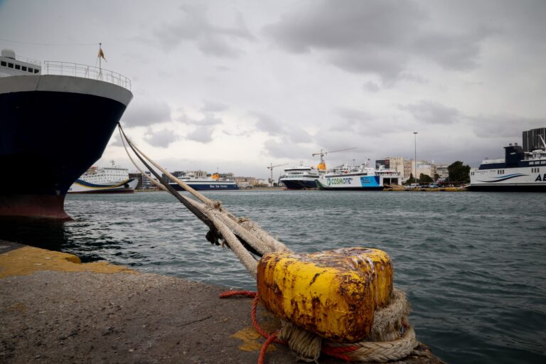 Απαγορευτικό απόπλου από τον Πειραιά έως τις 15:00 λόγω ισχυρών ανέμων