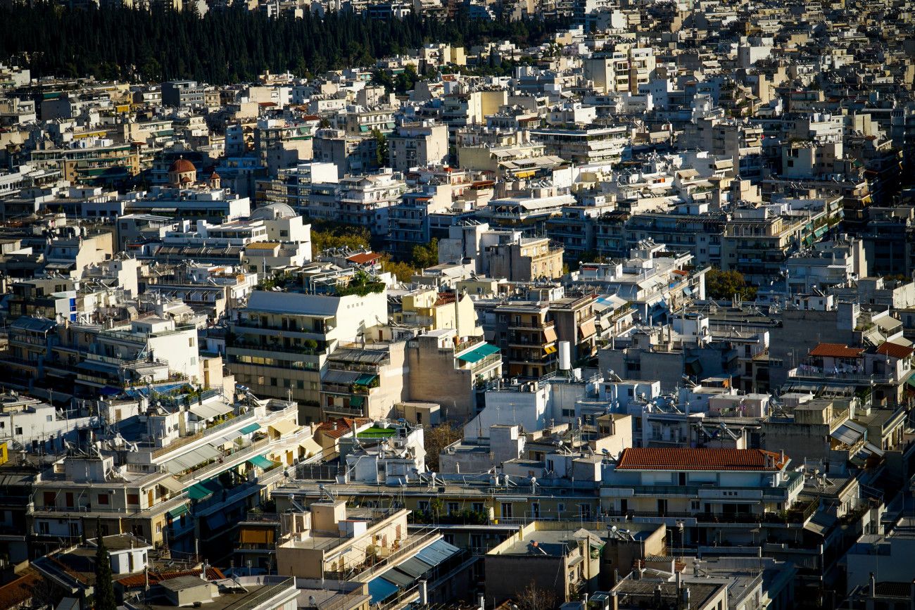 «Απρόσιτη» πόλη για τους κατοίκους της - Η διαβίωση στην Αθήνα κοστίζει πολύ περισσότερο από έναν μέσο μισθό