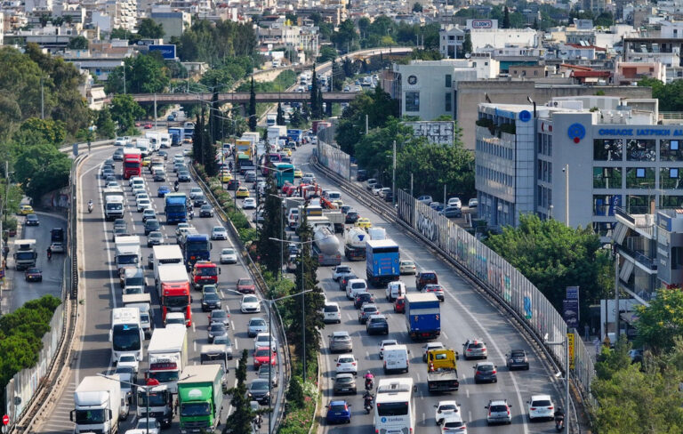 Αυξημένη κίνηση στην Αττική: Καθυστερήσεις σε Κηφισό και Κηφισίας