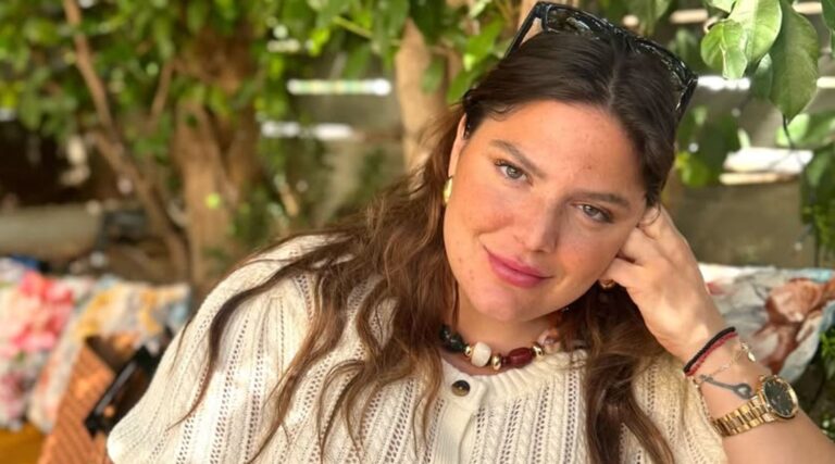 Δανάη Μπάρκα: «Η Μάνη είναι ο παράδεισός μου και εσύ το ίδιο»