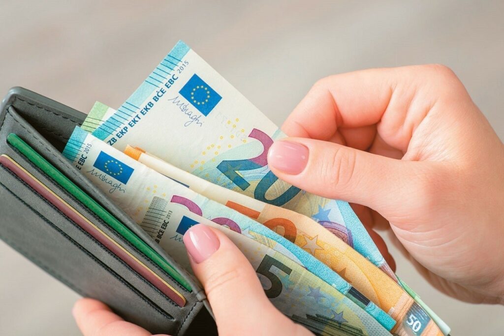 Έκτακτη οδηγία: Πόσα μετρητά πρέπει να έχει κάθε νοικοκυριό για ώρα ανάγκης