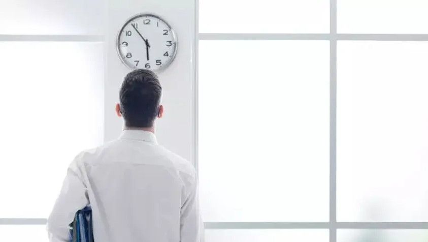 Ευέλικτα ωράρια - «καμένοι» εργαζόμενοι: Γιατί το 4ημερο-10ωρο δεν μειώνει το burn-out 1 Ευέλικτα ωράρια - «καμένοι» εργαζόμενοι: Γιατί το 4ημερο-10ωρο δεν μειώνει το burn-out