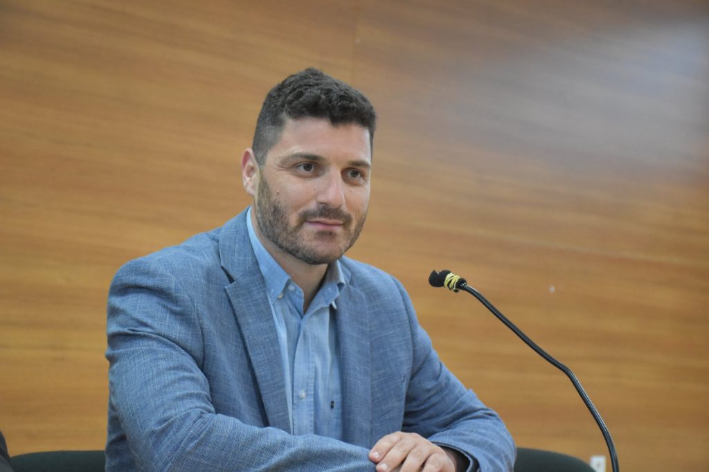 Ζητούνται «δεθελοντές» για 13ωρη εργασία – Ειδικοί καταρρίπτουν τις «προφάσεις εν αμαρτίαις» της κυβέρνησης 1 Ζητούνται «δεθελοντές» για 13ωρη εργασία – Ειδικοί καταρρίπτουν τις «προφάσεις εν αμαρτίαις» της κυβέρνησης
