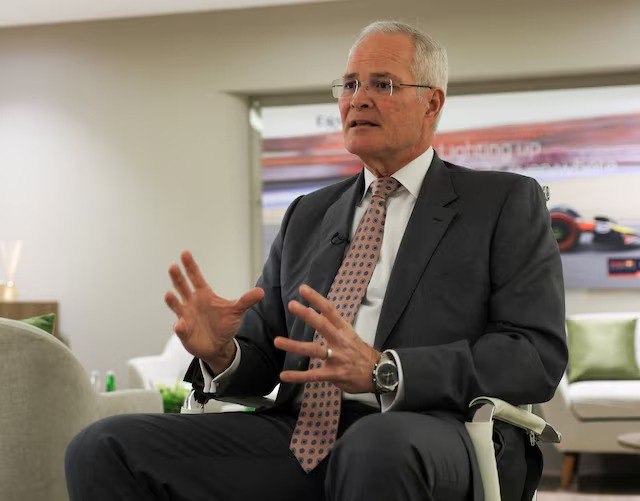 Η ExonnMobil απειλεί να αποσυρθεί από την ΕΕ λόγω του νόμου για την εταιρική βιωσιμότητα 1 Ο διευθύνων σύμβουλος της Exxon Mobil, Ντάρεν Γουντς, στο περιθώριο της συνόδου ADIPEC στο Άμπου Ντάμπι (Reuters)