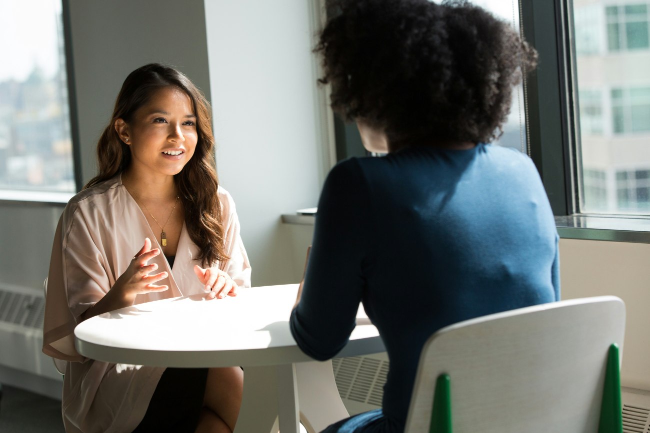 Η Gen Z ψάχνει τη δουλειά των ονείρων της: Job-hopping και φιλοδοξίες σε αβέβαιο εργασιακό τοπίο