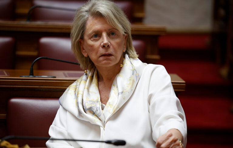 Η Έλενα Ακρίτα δεν εξελέγη αντιπρόεδρος της Βουλής με πρόταση ΣΥΡΙΖΑ