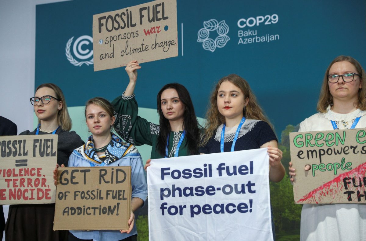 Ακτιβιστές στην COP29 απαιτούν κατάργηση των ορυκτών καυσίμων (Reuters)