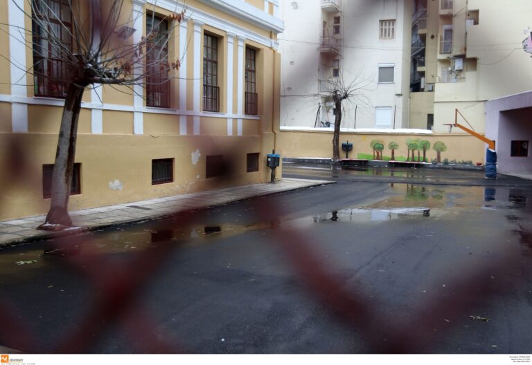 Κακοκαιρία: Κλειστά σχολεία σε Δωδεκάνησα, Κυκλάδες και Στερεά Ελλάδα