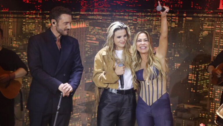 Κατερίνα Λιόλιου: Εμφάνιση-έκπληξη στο «Theama» με Ασλανίδου και Μενιδιάτη