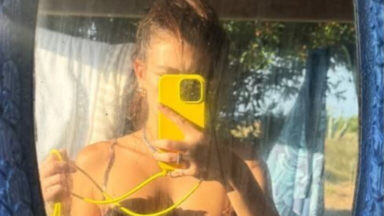 Κλέλια Ανδριολάτου: Η τόπλες φωτογραφία από τις διακοπές της στο Πήλιο