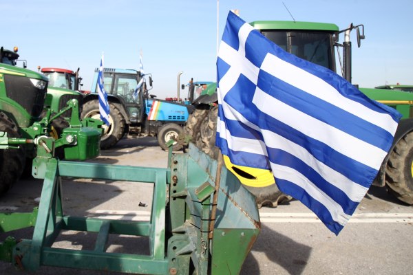 Με απειλές επιχειρεί η κυβέρνηση να κάμψει τους αγρότες - Φουντώνει η οργή στα μπλόκα