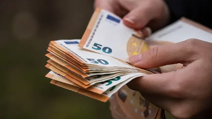 ΟΠΕΚΑ: Τα τέσσερα "άγνωστα" επιδόματα - Ποιοι τα λαμβάνουν και πώς