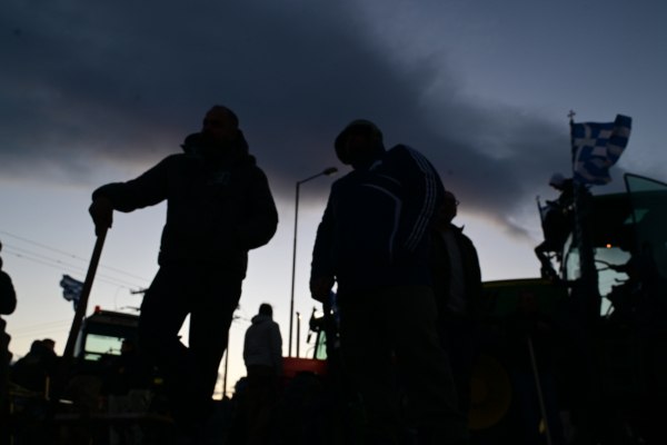 Ποιοι είναι οι άνθρωποι πίσω από τα τρακτέρ: Μειώνονται σε αριθμό, «γκριζάρουν» σε ηλικία οι Έλληνες αγρότες 1 Ποιοι είναι οι άνθρωποι πίσω από τα τρακτέρ: Μειώνονται σε αριθμό, «γκριζάρουν» σε ηλικία οι Έλληνες αγρότες
