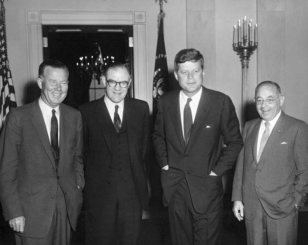 Ποιός ήταν ο Mr Wall Street που έσωσε την Goldman Sachs στο κραχ και διοίκησε για πάνω από τρεις δεκαετίες 3 Ποιός ήταν ο Mr Wall Street που έσωσε την Goldman Sachs στο κραχ και διοίκησε για πάνω από τρεις δεκαετίες