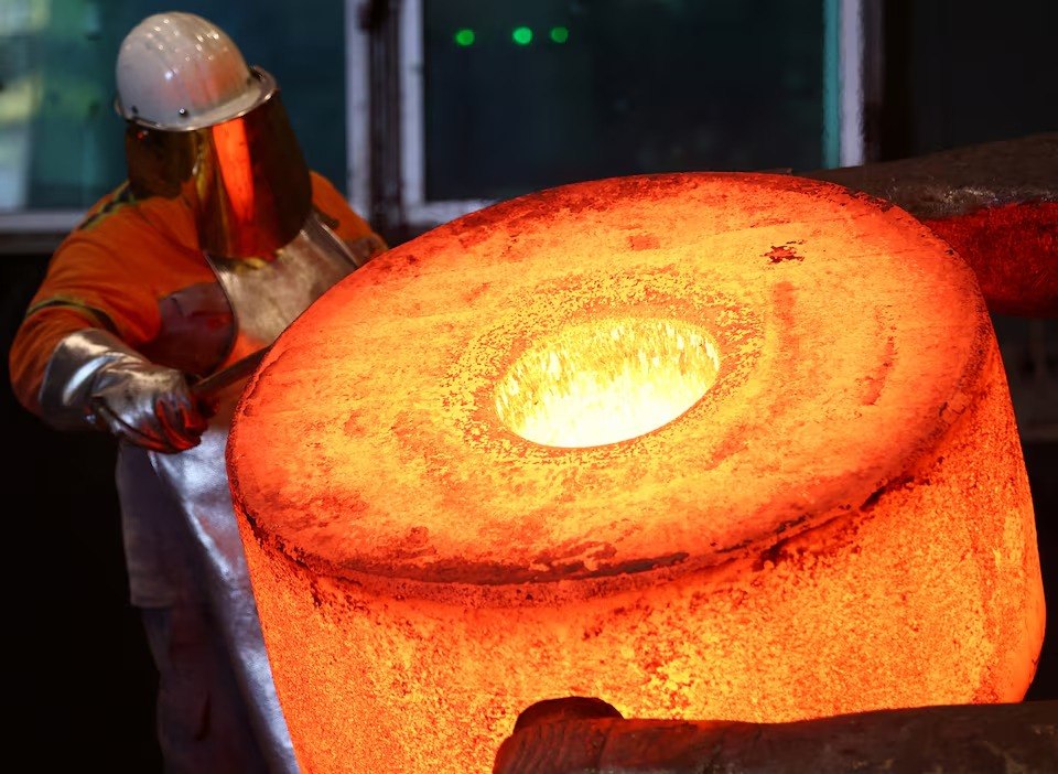 Σκάει η φούσκα της οικονομίας του υδρογόνου 1 Η χαλυβουργία είναι ένας από τους ενεργοβόρους κλάδους που παραμένουν εξαρτημένοι από τα ορυκτά καύσιμα (Reuters)