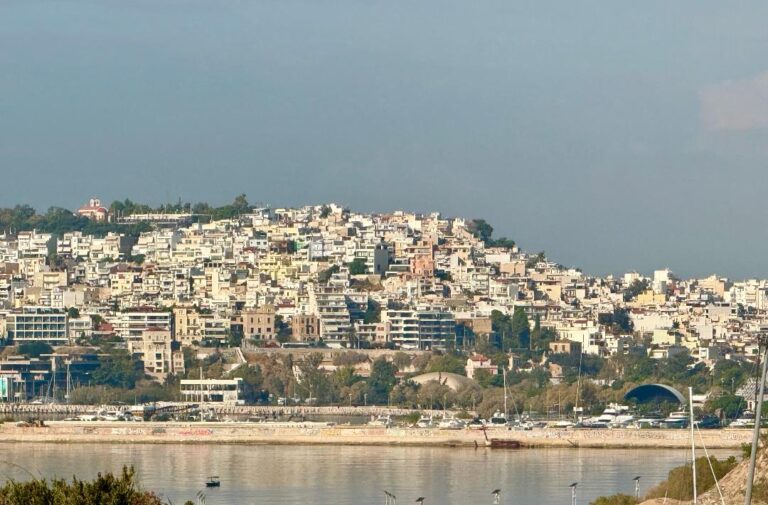 Στόχος έως το τέλος του 2026 νομοσχέδιο για πολυκατοικίες και Airbnb