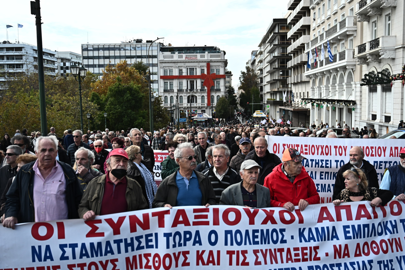 Συνταξιούχοι: Εμπαιγμός οι πρωθυπουργικές ανακοινώσεις για 250 ευρώ… τα Χριστούγεννα 1 Συνταξιούχοι: Εμπαιγμός οι πρωθυπουργικές ανακοινώσεις για 250 ευρώ… τα Χριστούγεννα