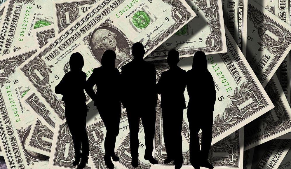 Τεχνητή Νοημοσύνη: Τι φοβούνται οι Ευρωπαίοι διαχειριστές πλούτου 2 υπερπλούσιοι