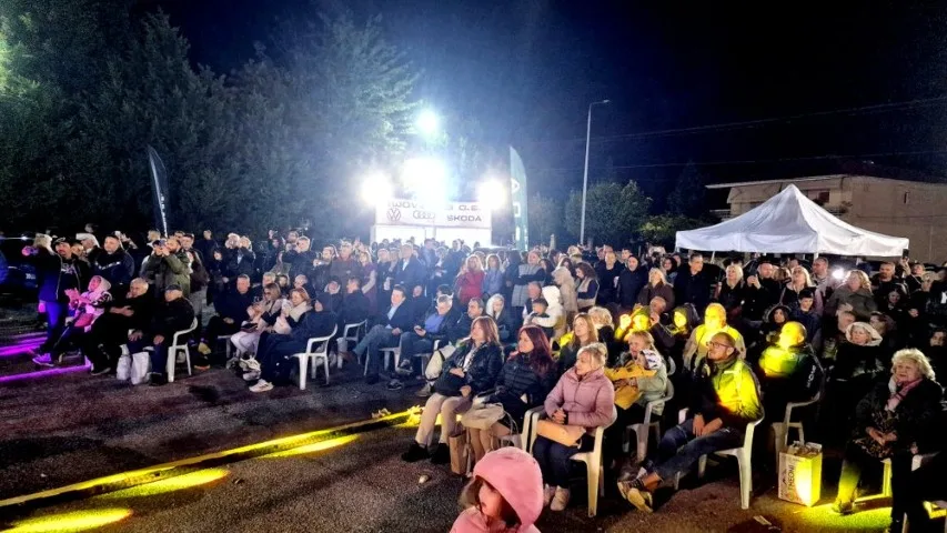 Κοίλα Κοζάνης: Η συναυλία της Κωνσταντίνας Τούνη στην 34η Έκθεση Δυτικής Μακεδονίας 3 Το κοινό στη συναυλία